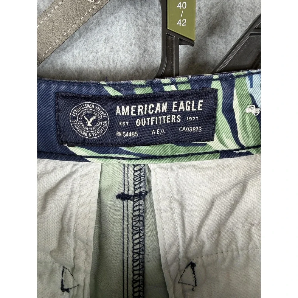 American Eagle Outfitters Shorts Mens 26 Blue Hawaiian Floral‎ Chino Summer